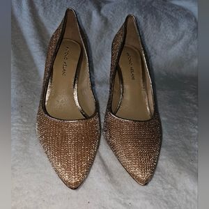 Antonio Melani heels size 8.5 gold